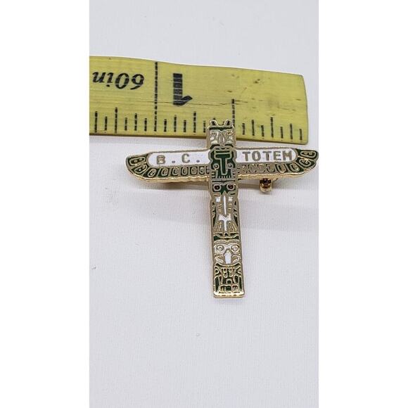 Vintage Canada Totem Lapel Souvenir Pin M Collector Series Brooch Tie Tack - Picture 4 of 4